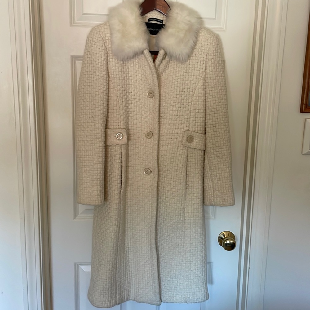 White winter peacoat with fur detailing size 4